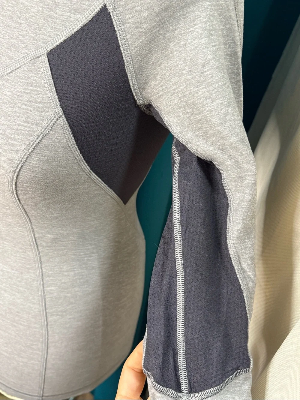 Vintage lululemon Run: Dash Pullover | 2010 | Size 6 | Static Ash/Coal